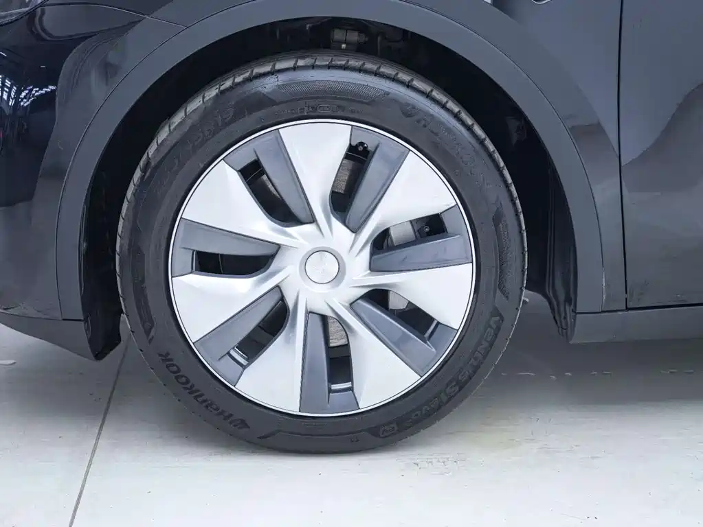 Tesla Model Y 2022 — фото 10