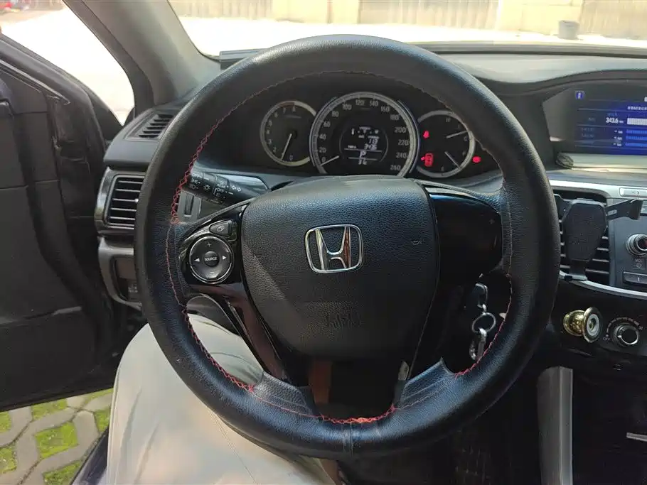 Honda Accord 2016 — фото 15