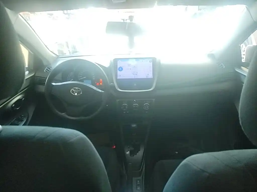 Toyota Yaris L 2018 — фото 10