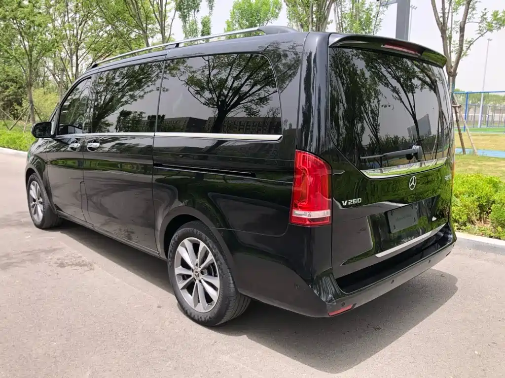 Mercedes-Benz V-Class 2021 — фото 15