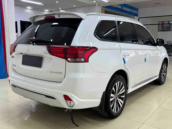 Mitsubishi Outlander 2021