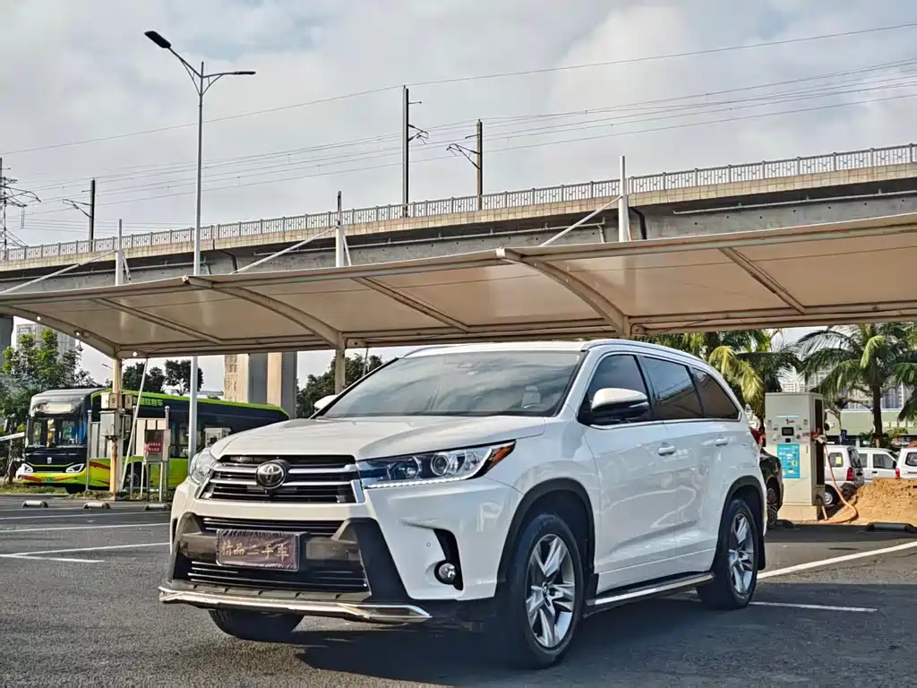 Toyota Highlander 2019 — фото 1