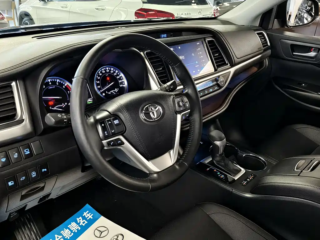 Toyota Highlander 2018 — фото 9