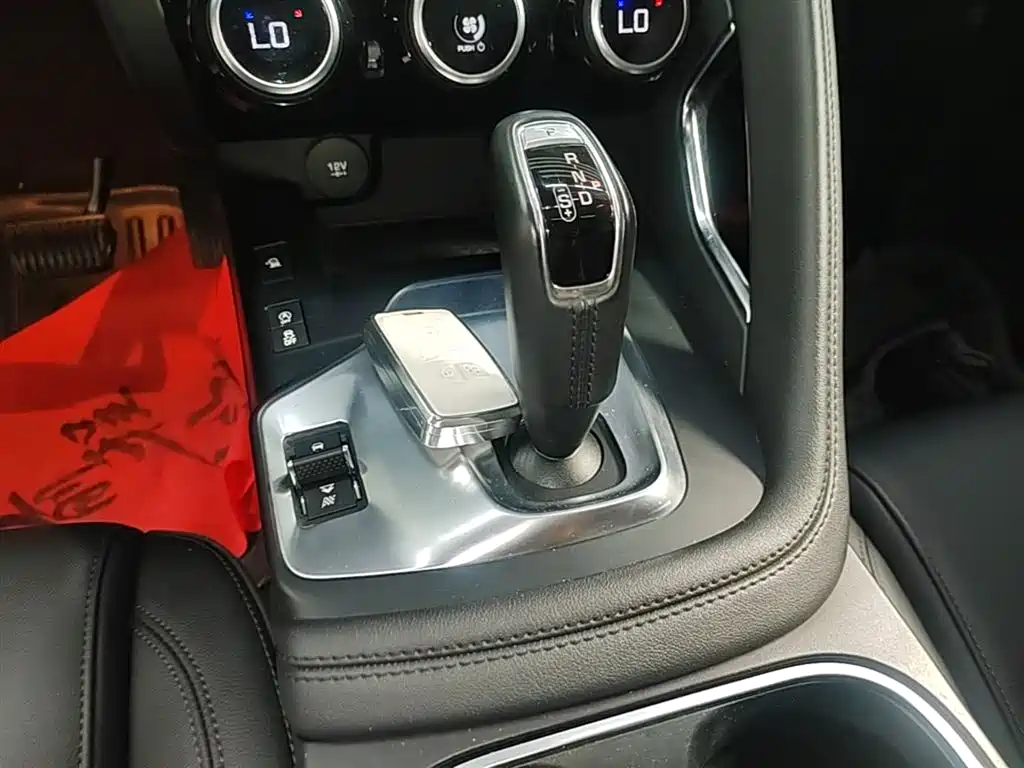 Jaguar E-PACE 2021 — фото 14