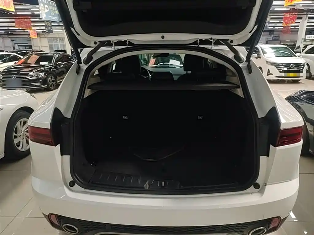 Jaguar E-PACE 2021 — фото 19