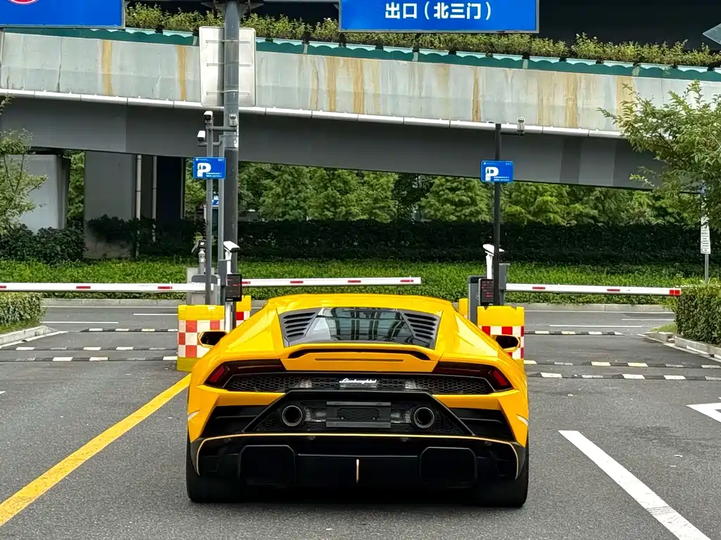 Lamborghini Huracan 2023 — фото 8