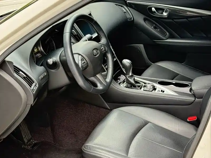 Infiniti Q50 2015