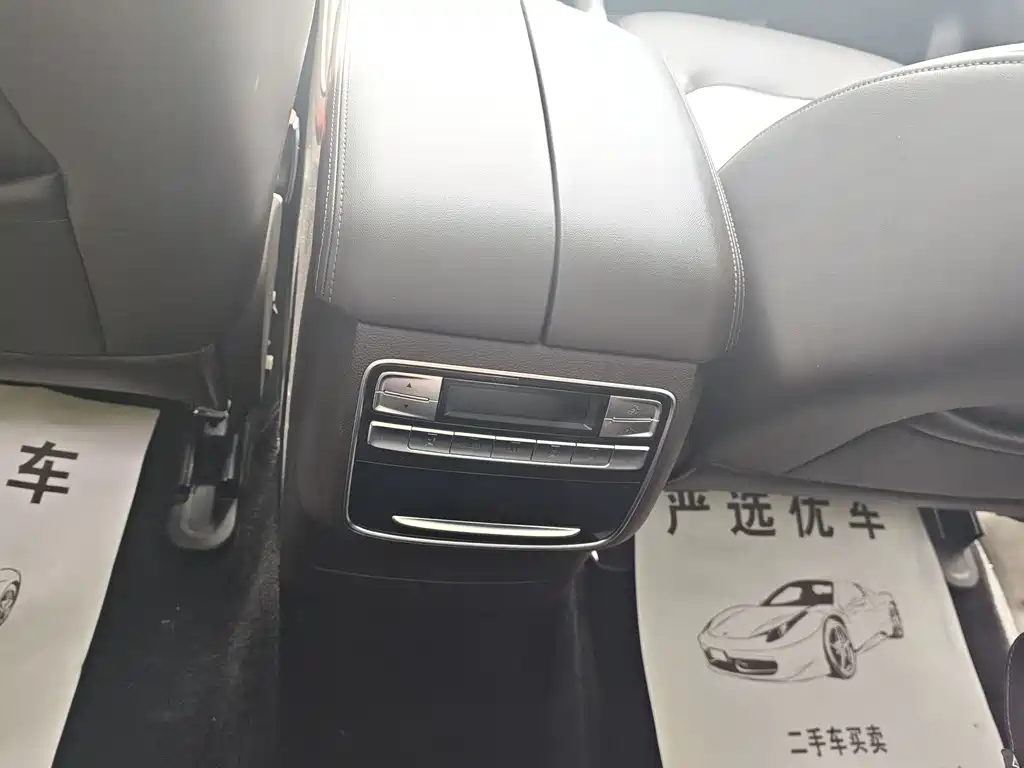 Roewe RX8 2020 — фото 10