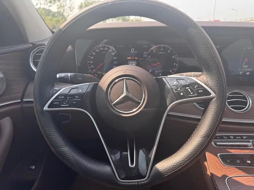 Mercedes-Benz E-Class 2023 — фото 18