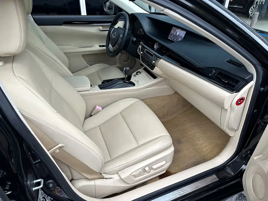 Lexus ES 2014 — фото 19