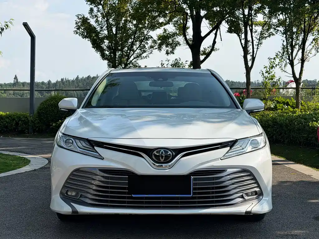 Toyota Camry 2019 — фото 2