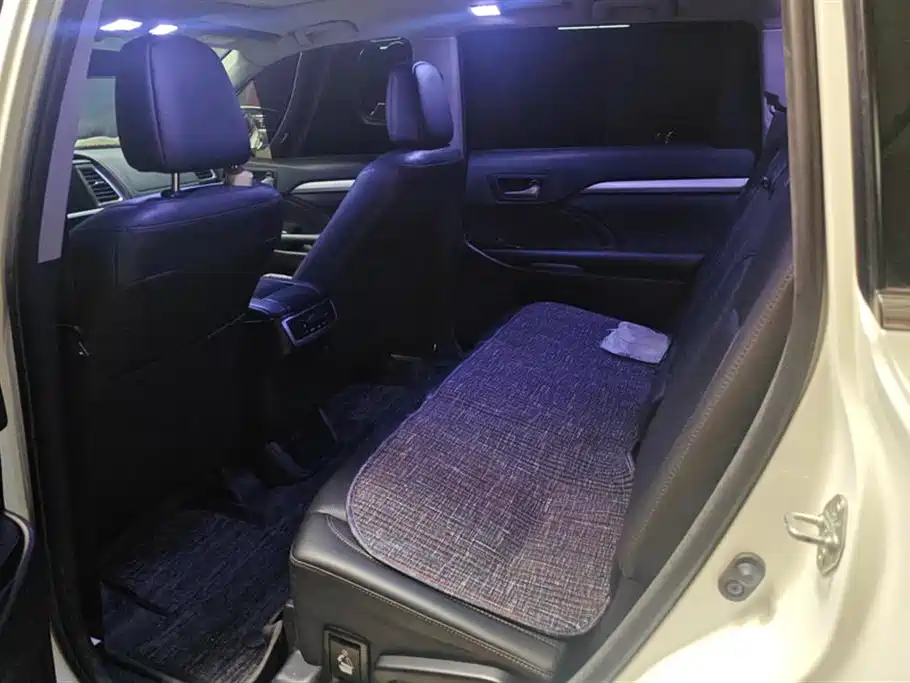 Toyota Highlander 2018 — фото 11