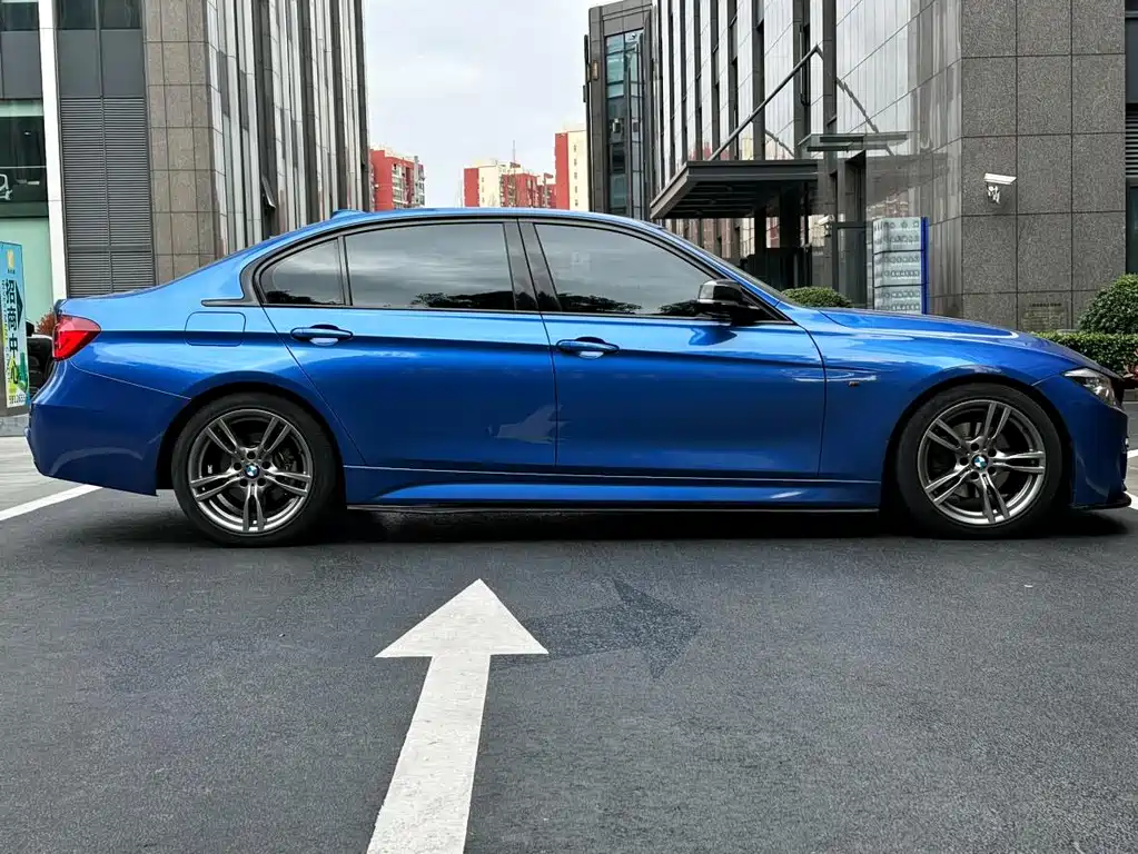 BMW 3 Series 2018 — фото 6