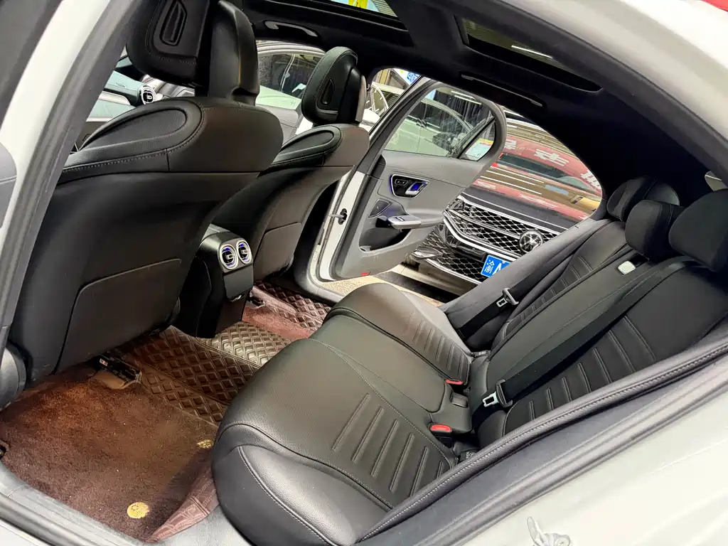 Mercedes-Benz C-Class 2023 — фото 12