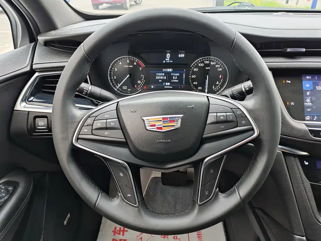 Cadillac XT5 2023 — фото 10