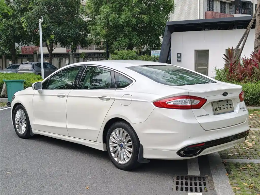 Ford Mondeo 2013 — фото 15
