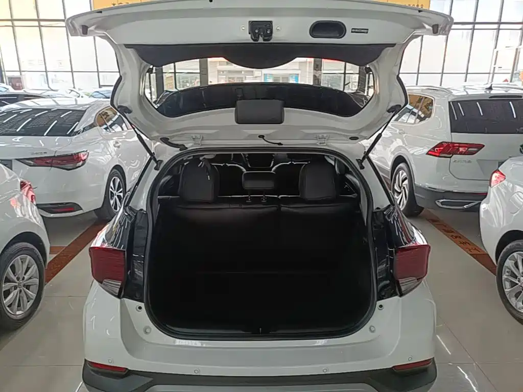 Toyota Yaris L 2022 — фото 19