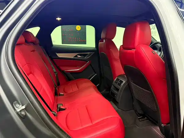 Jaguar F-PACE 2023