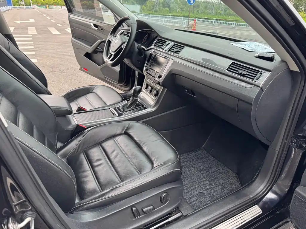 Volkswagen Passat 2017 — фото 11