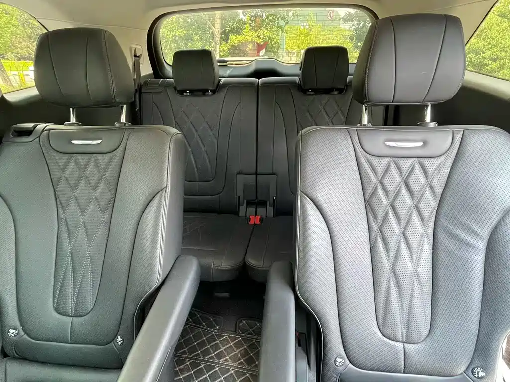 Hongqi HS7 2025