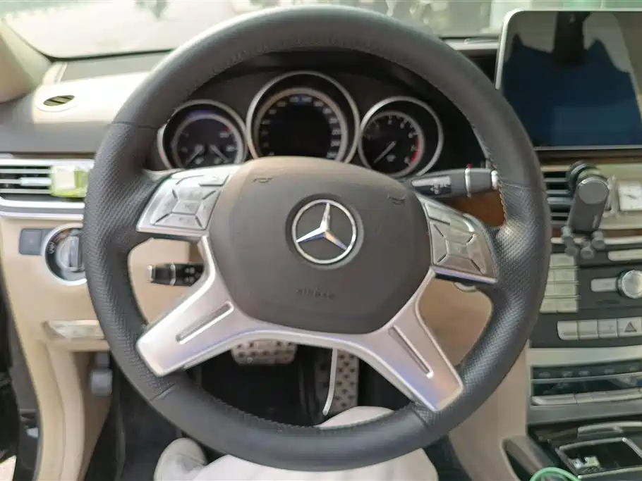 Mercedes-Benz E-Class 2015 — фото 15