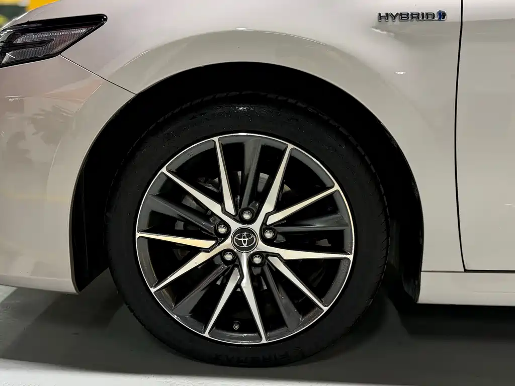 Toyota Camry 2022 — фото 24