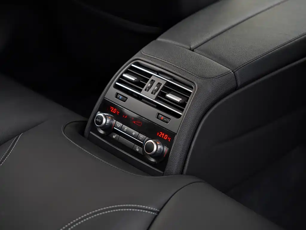 BMW M6 2015 — фото 31