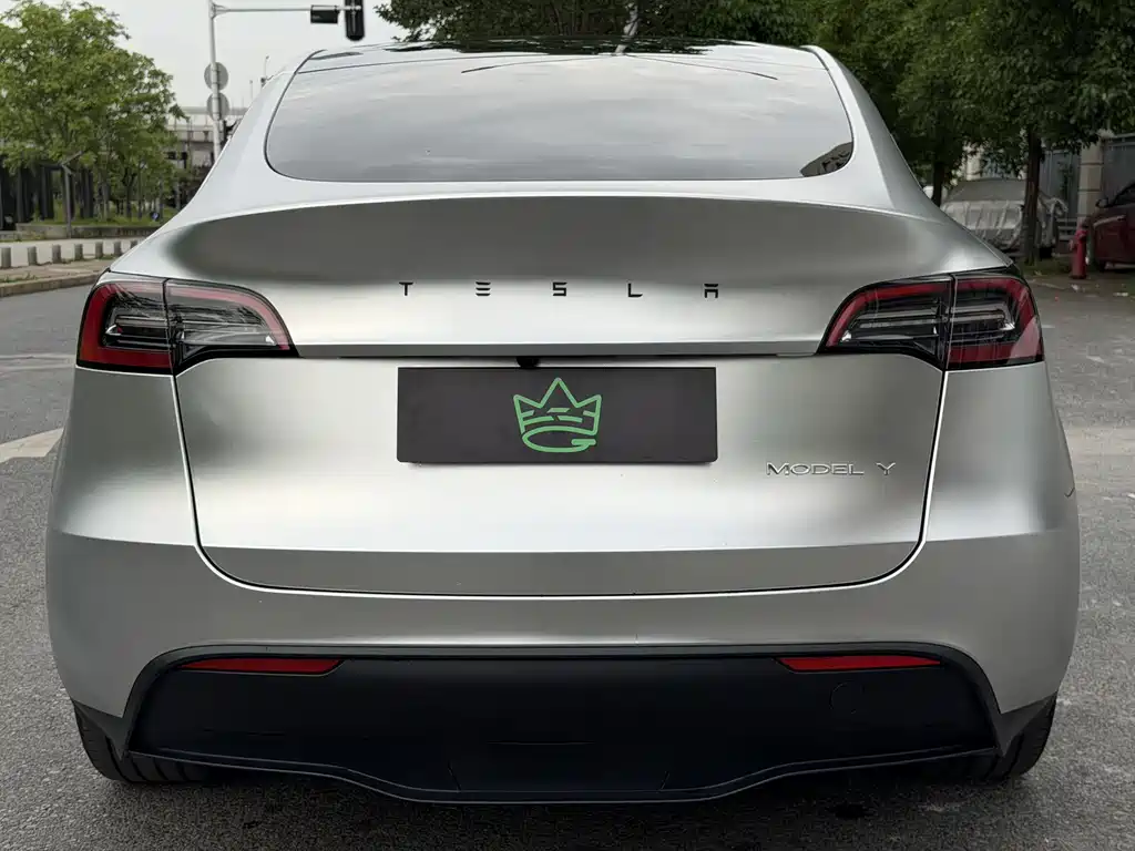 Tesla Model Y 2025 — фото 16