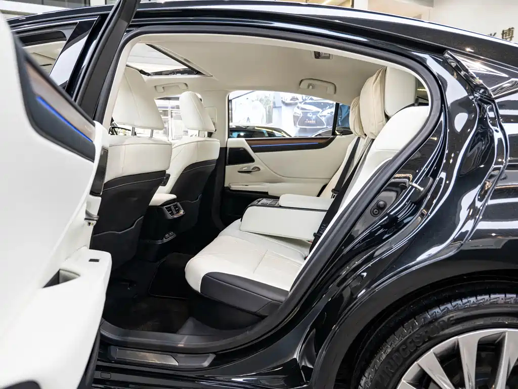 Lexus ES 2025 — фото 10