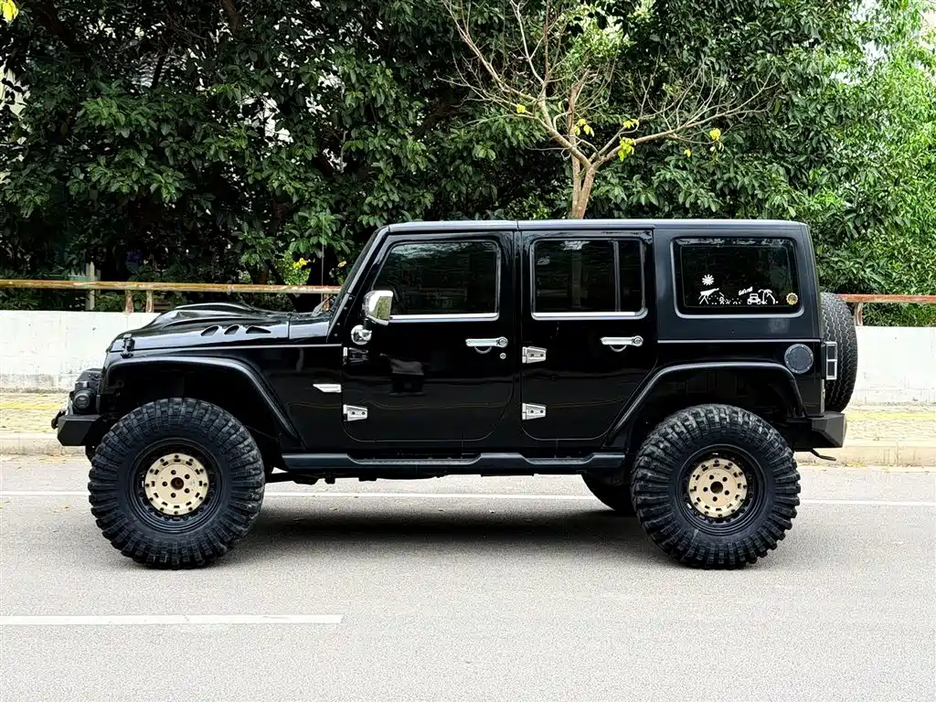 Jeep Wrangler 2015 — фото 11