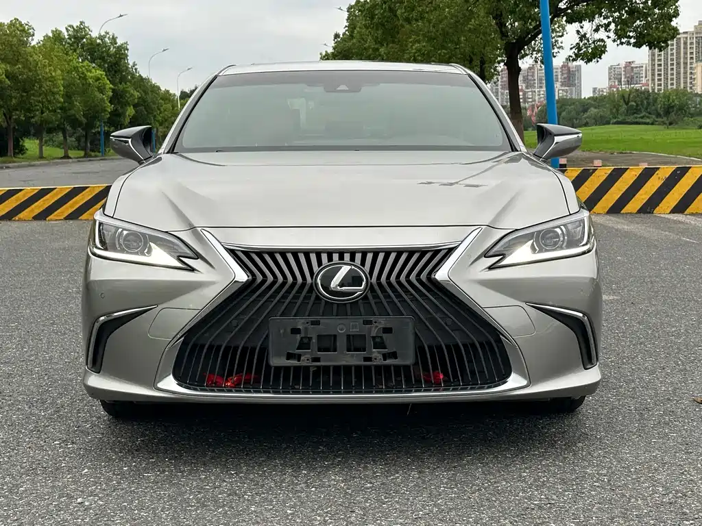 Lexus ES 2020 — фото 2