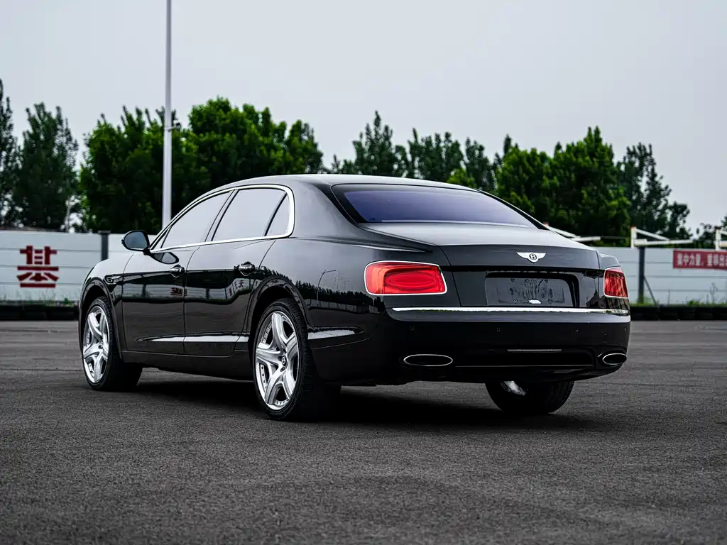 Bentley Flying Spur 2014 — фото 10