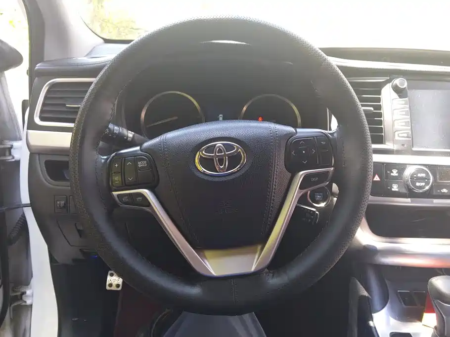 Toyota Highlander 2017 — фото 15