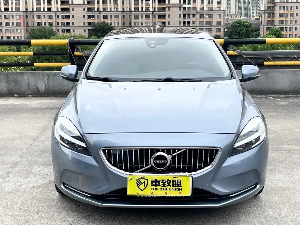 Volvo V40 2018 — фото 2