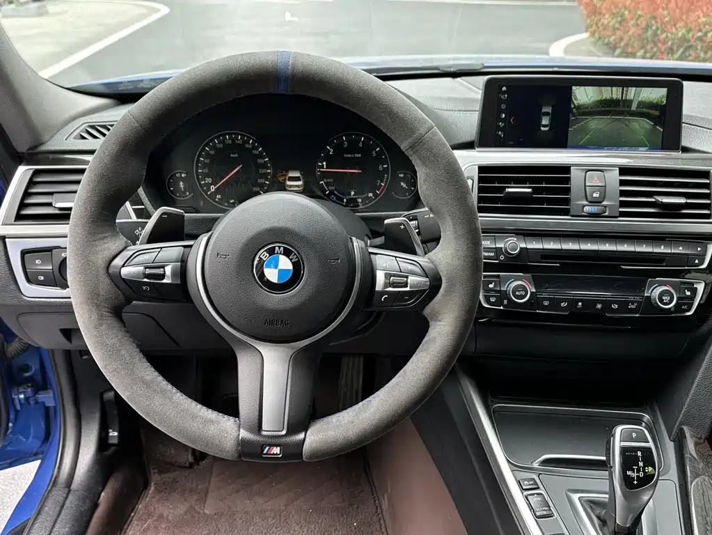 BMW 3 Series 2018 — фото 11