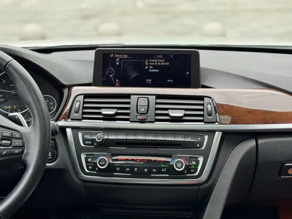 BMW 3 Series 2015 — фото 14