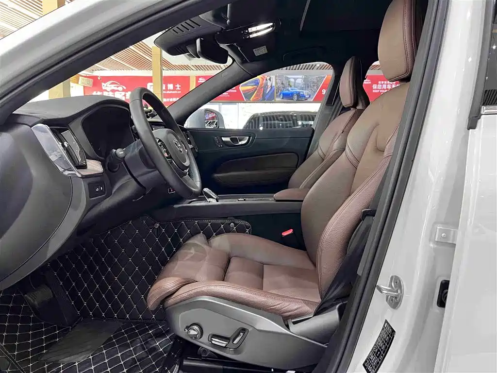 Volvo XC60 PHEV 2023 — фото 10