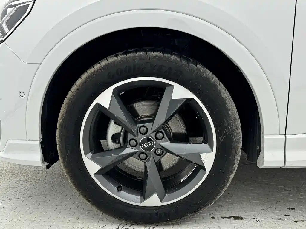 Audi Q3 2023 — фото 22