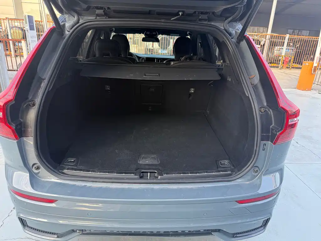 Volvo XC60 2022 — фото 12