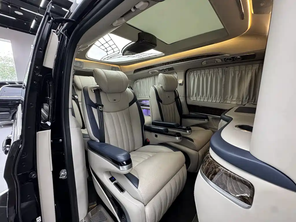 Mercedes-Benz V-Class 2022 — фото 9