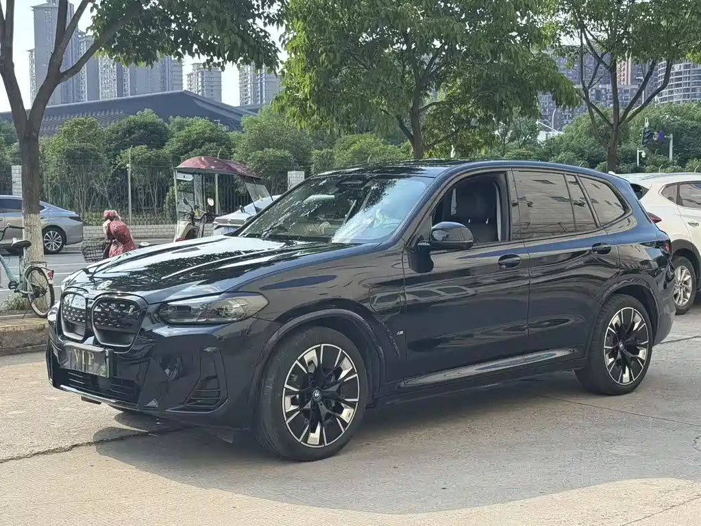 BMW iX3 2023 — фото 1