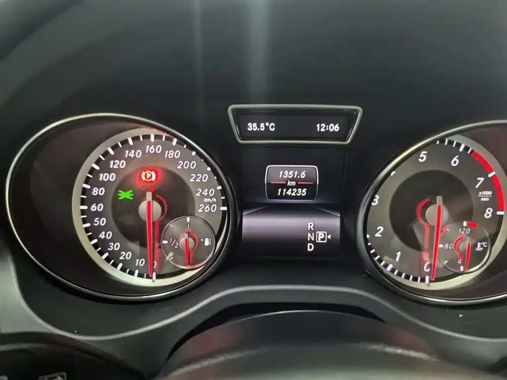 Mercedes-Benz GLA 2015 — фото 12