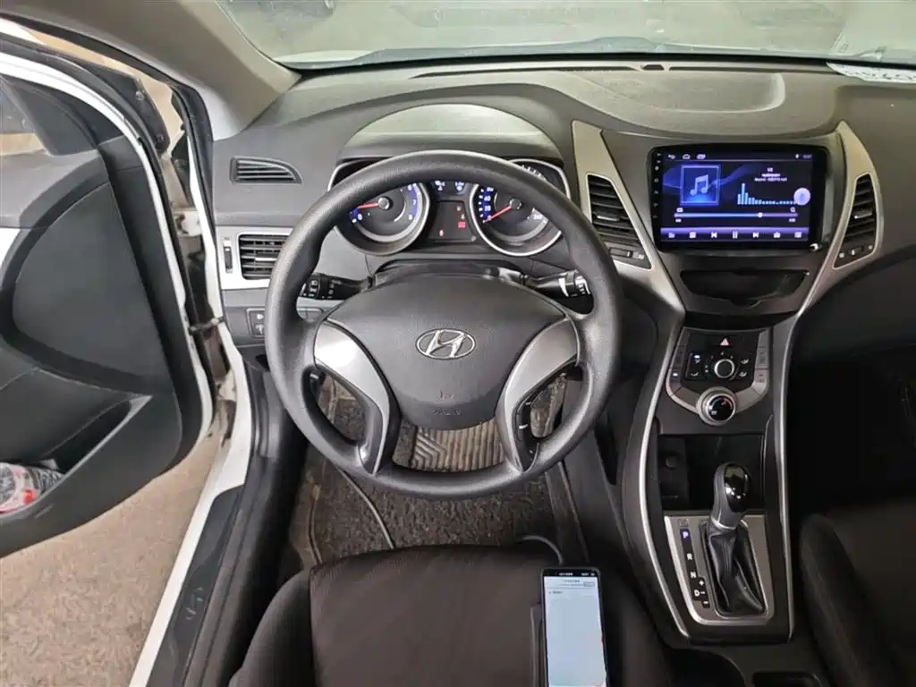 Hyundai Elantra Langdong 2015 — фото 11