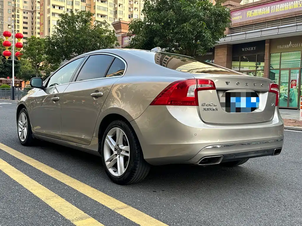 Volvo S60 2015 — фото 7