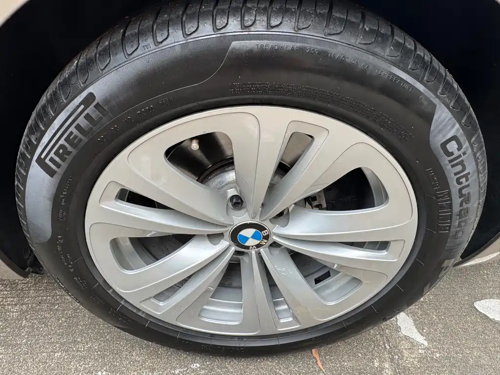 BMW 7 Series 2011 — фото 15