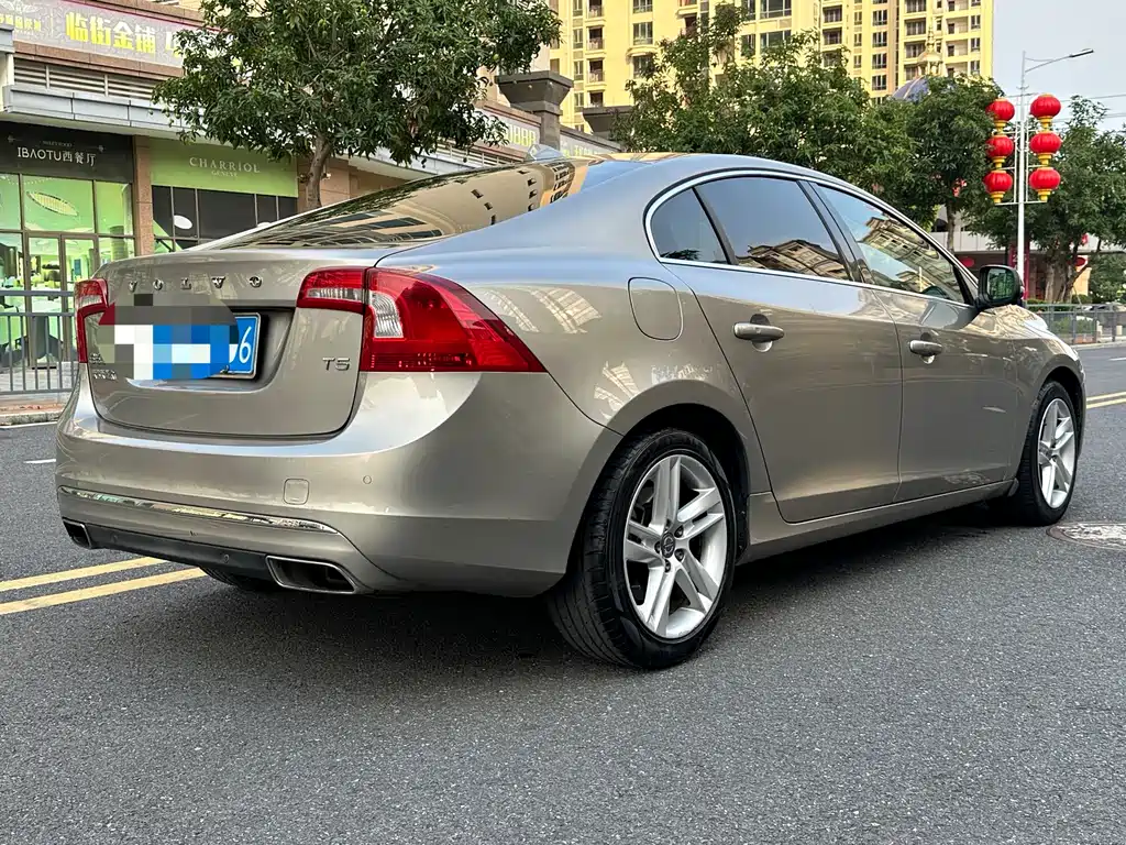 Volvo S60 2015 — фото 9