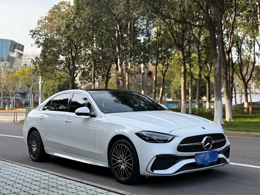 Mercedes-Benz C-Class 2023 — фото 3