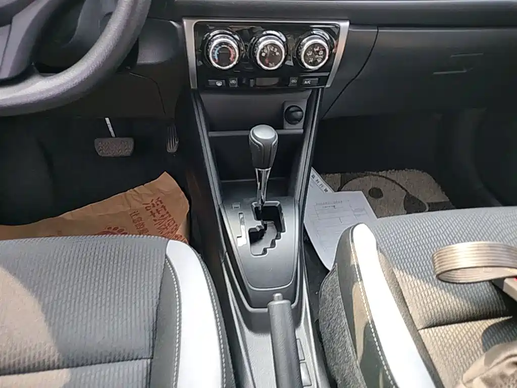 Toyota Yaris L 2020 — фото 14