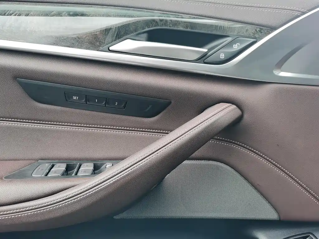 BMW 5 Series 2020 — фото 24