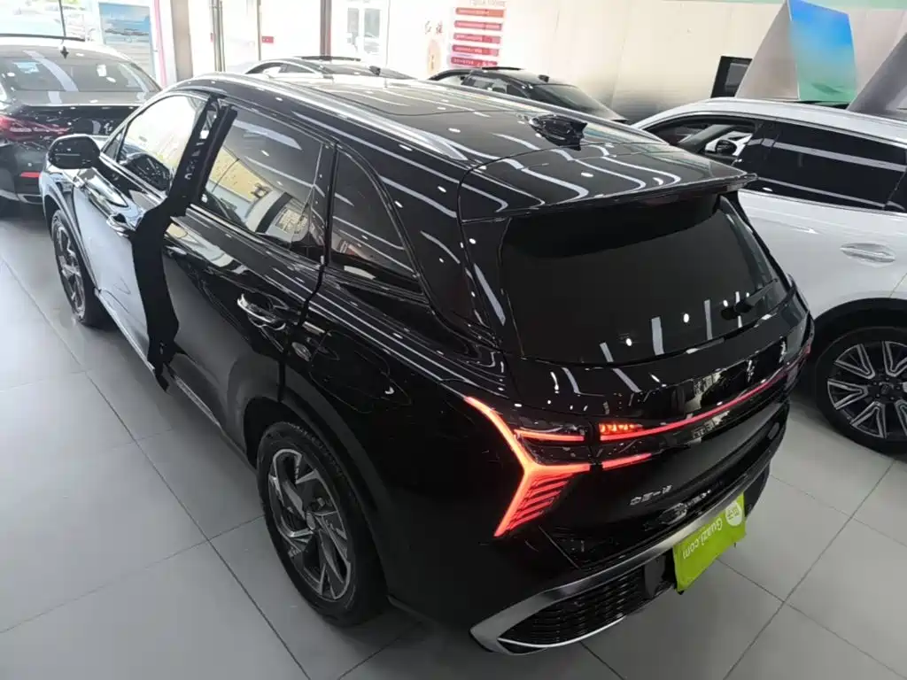 Hongqi HS3 PHEV 2025 — фото 5